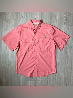Realtree Men's Short-Sleeve Button-Down Shirt in Coral Pink